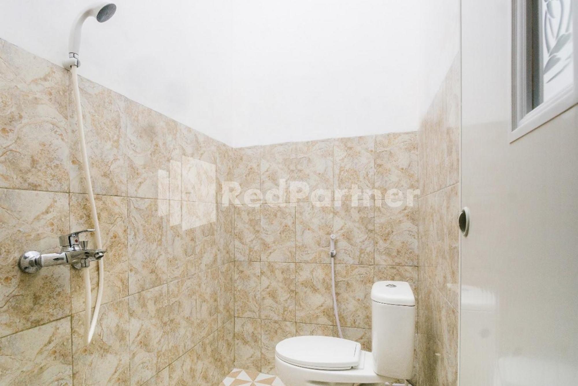 Omah Kalimosodo Mitra Reddoorz Near Stasiun Malang Kota Baru Hotel Exterior photo