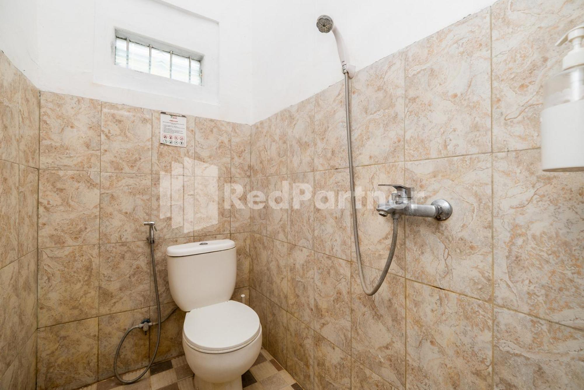 Omah Kalimosodo Mitra Reddoorz Near Stasiun Malang Kota Baru Hotel Exterior photo